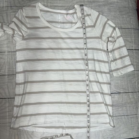 Vineyard Vines Anguilla Stripe Top White Tan Nautical Cotton 3/4 Sleeves Sz XS - Picture 7 of 8